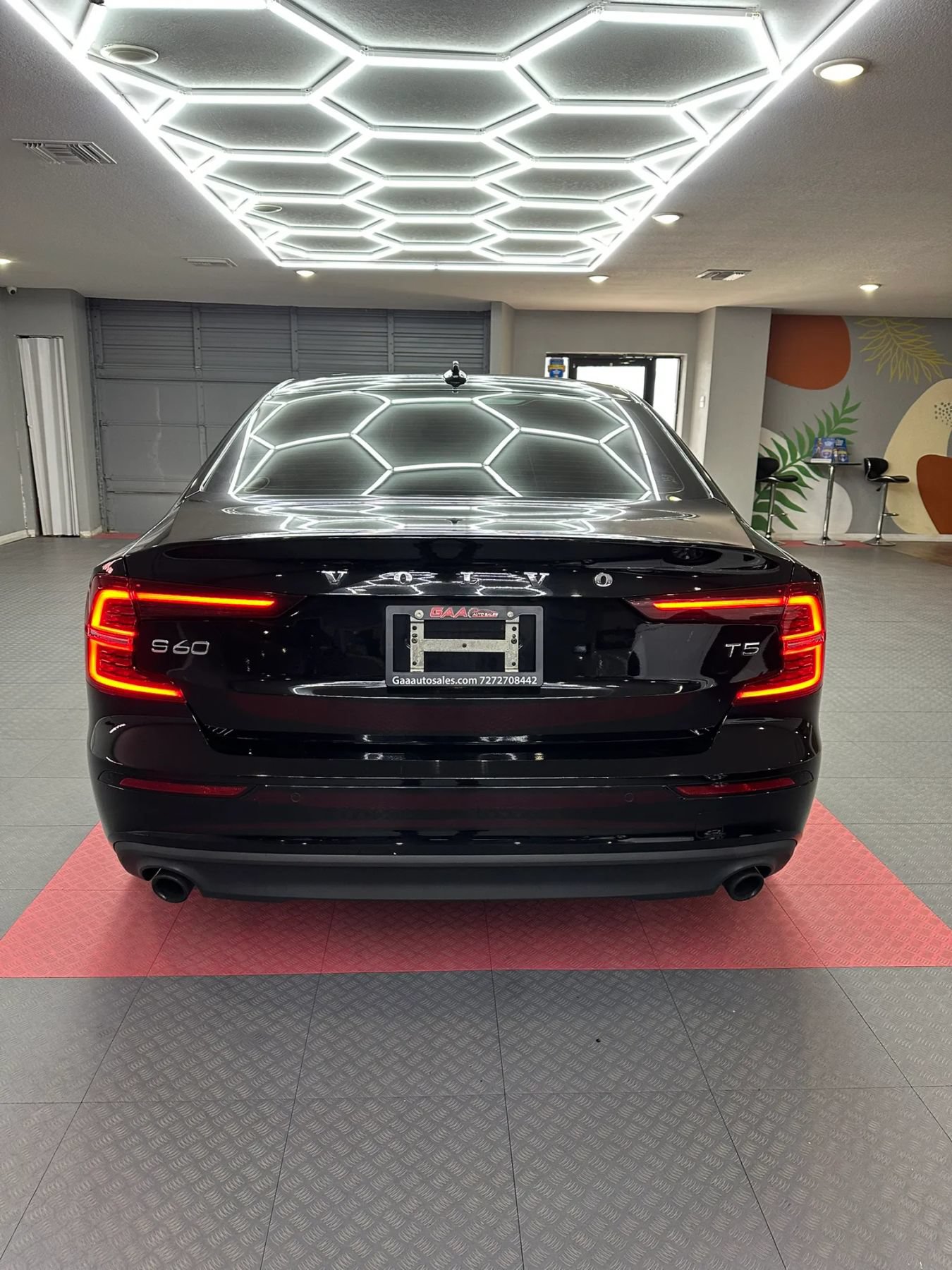 Used 2020 Volvo S60 T5 Momentum FWD image 5
