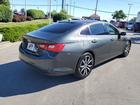 Used 2017 Chevrolet Malibu LT w/ Leather Package FWD image 4