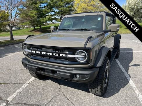 Used 2025 Ford Bronco Outer Banks w/ Sasquatch Package AWD/4WD image 4