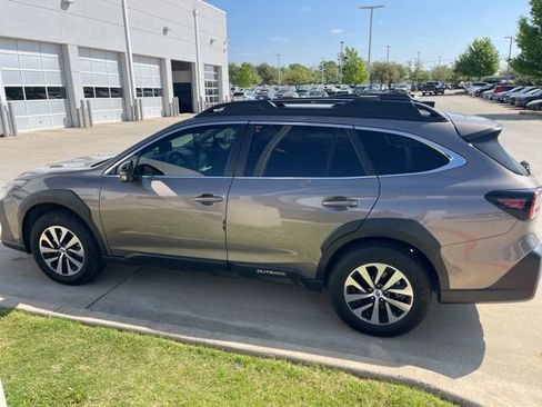 Used 2024 Subaru Outback Premium image 5