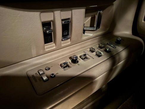 Used 1994 Cadillac De Ville Concours FWD image 61