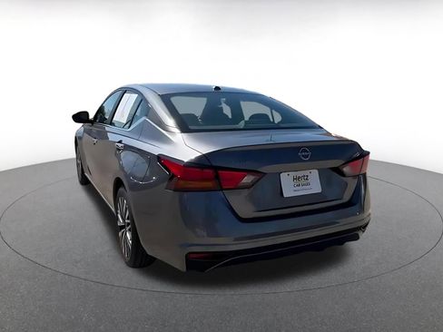 Used 2025 Nissan Altima 2.5 SV FWD image 11