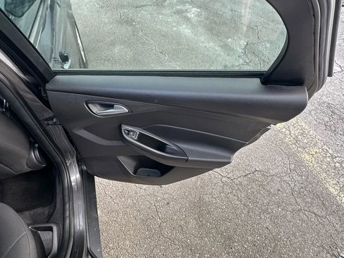 Used 2015 Ford Focus SE image 33