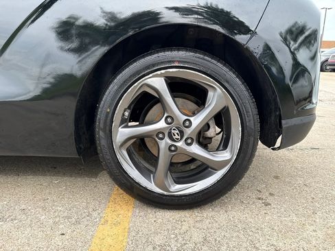 Used 2019 Hyundai Veloster 2.0 FWD image 37