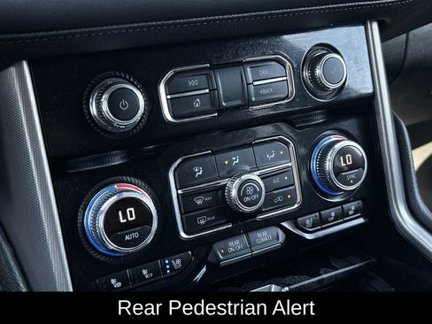 Used 2024 GMC Yukon Denali RWD image 23