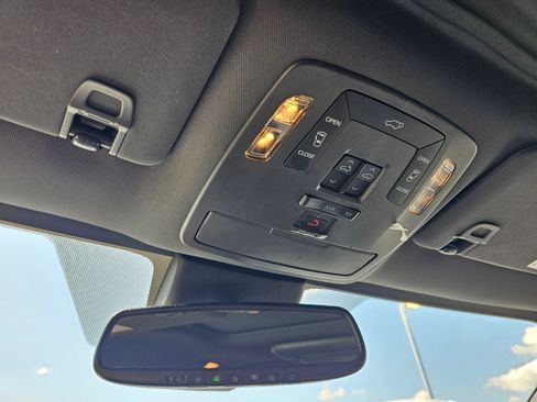 Used 2023 Toyota Sienna XSE AWD/4WD image 26
