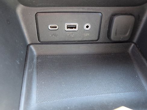 Used 2024 GMC Terrain SLE image 25