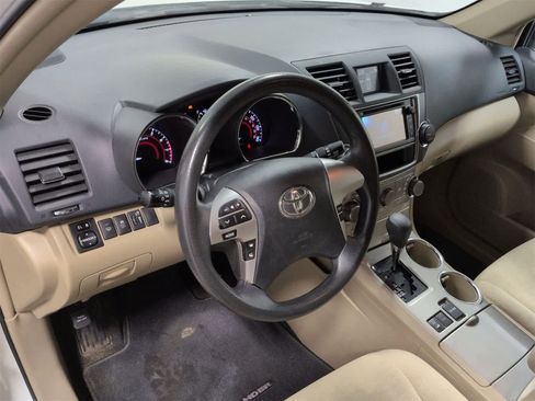Used 2013 Toyota Highlander Plus image 10