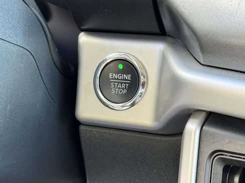 Used 2024 Ford Expedition XLT AWD/4WD image 23