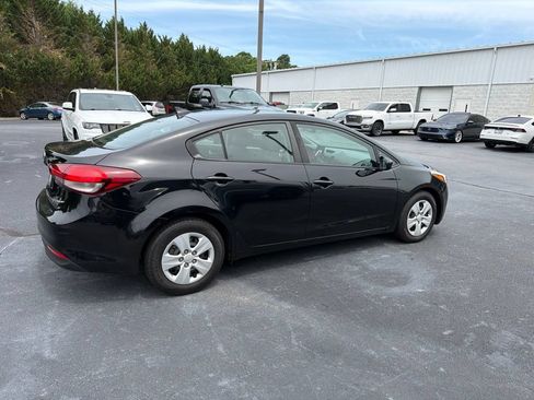 Used 2017 Kia Forte LX FWD image 4