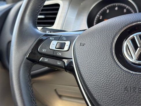 Used 2015 Volkswagen Golf S image 18