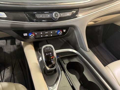 Used 2018 Buick Enclave Essence image 20