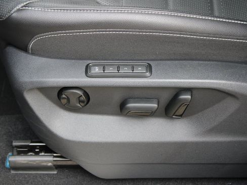 Certified 2025 Volkswagen Atlas Cross Sport SEL R-Line image 10