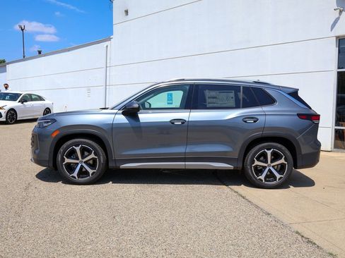 New 2026 Volkswagen Tiguan SE FWD image 2