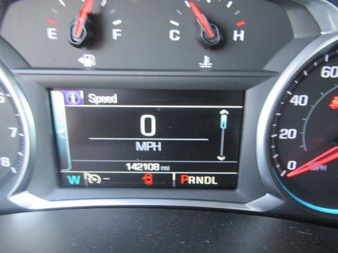 Used 2018 Chevrolet Equinox Premier FWD image 25