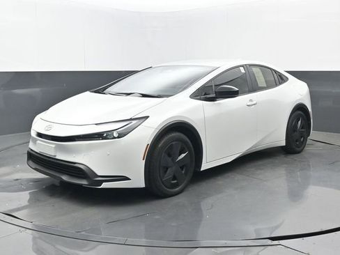 Used 2025 Toyota Prius LE image 21