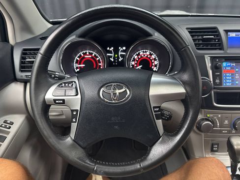 Used 2013 Toyota Highlander SE AWD/4WD image 12