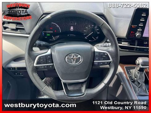 Used 2024 Toyota Sienna XLE FWD image 17