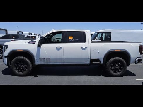 Used 2024 GMC Sierra 2500 AT4 w/ Max Trailering Package AWD/4WD image 4