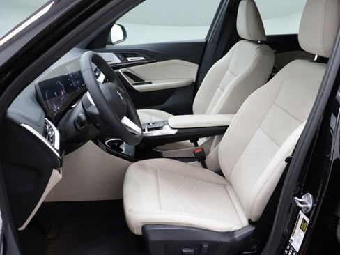 Used 2025 BMW X1 xDrive28i w/ Convenience Package image 3