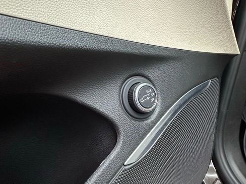 Used 2018 Buick Enclave Essence FWD image 11