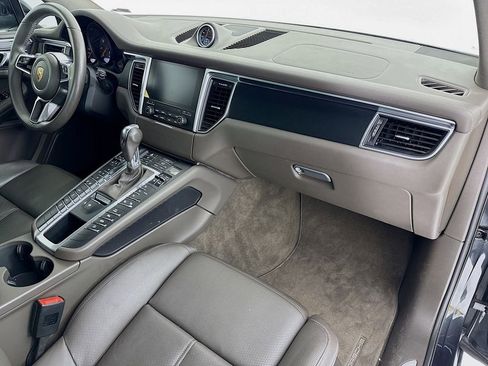 Certified 2017 Porsche Macan GTS image 35