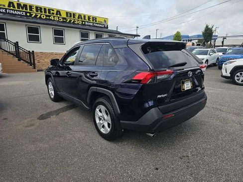 Used 2019 Toyota RAV4 XLE w/ Convenience Package FWD image 4