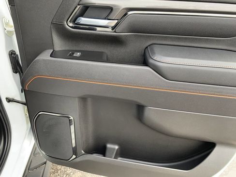 Used 2025 GMC Sierra 2500 AT4 image 25