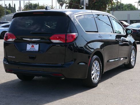 Used 2025 Chrysler Voyager LX FWD image 3