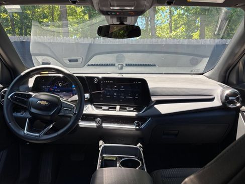 Used 2025 Chevrolet Equinox LT FWD image 28