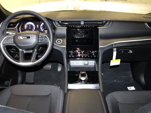 New 2025 Jeep Grand Cherokee Laredo X w/ Luxury Tech Group I image 9