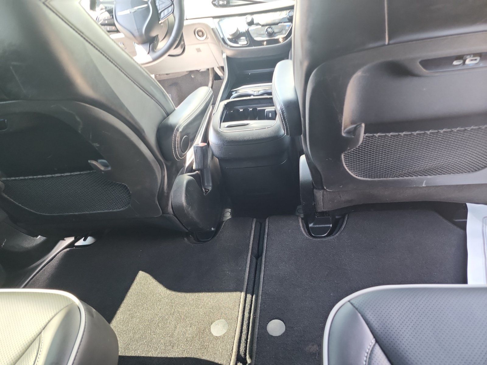 Used 2023 Chrysler Pacifica Limited w/ S Appearance Package FWD image 30