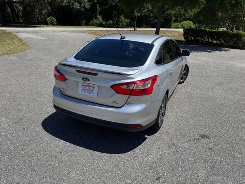 Used 2014 Ford Focus SE w/ Equipment Group 201A FWD image 6