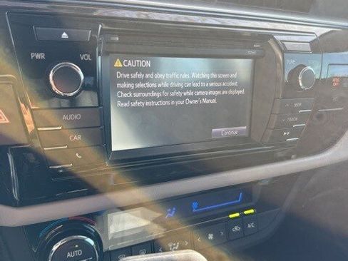 Used 2015 Toyota Corolla LE image 6