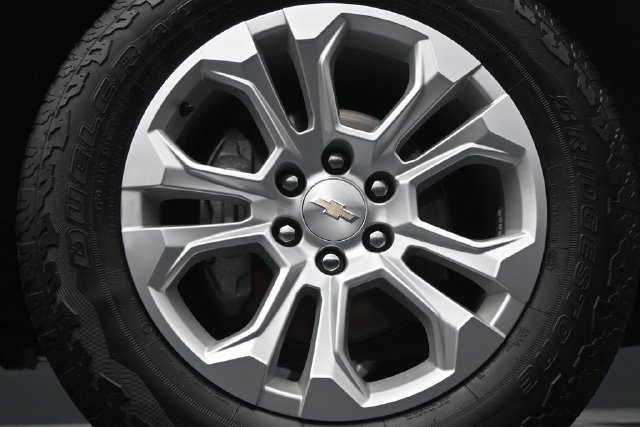 Used 2023 Chevrolet Silverado 1500 LTZ w/ LTZ Premium Package AWD/4WD image 9