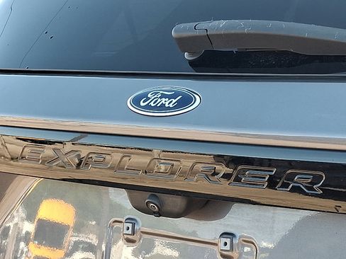 Certified 2022 Ford Explorer ST image 30