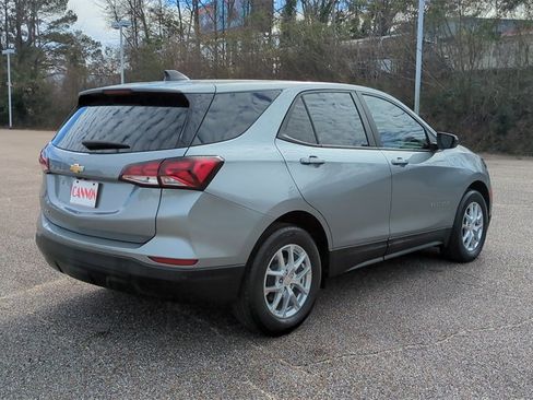 Used 2024 Chevrolet Equinox LS w/ LS Convenience Package image 5