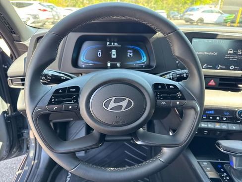 New 2026 Hyundai Elantra SEL Sport Premium FWD image 17