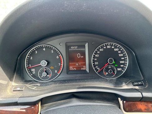 Used 2010 Volkswagen Eos Lux FWD image 32