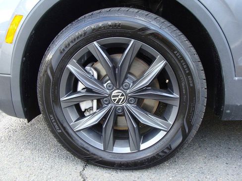 Used 2023 Volkswagen Tiguan SE image 32