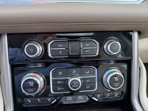 Used 2021 GMC Yukon Denali w/ Denali Premium Package image 18