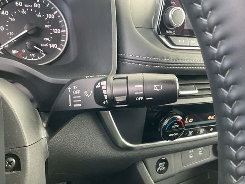 Used 2025 Nissan Rogue SV FWD image 32