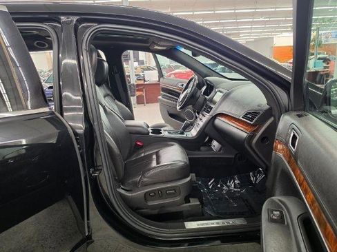 Used 2015 Lincoln MKT AWD image 35
