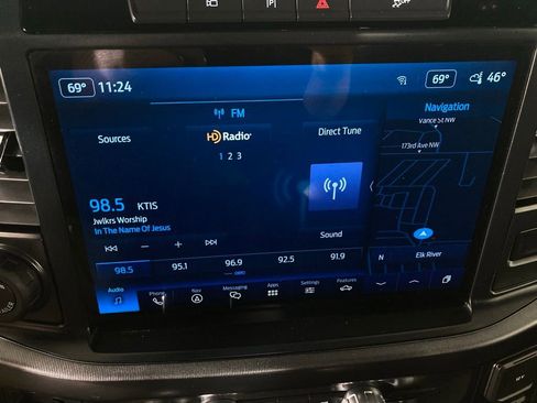 Used 2022 Ford F150 Platinum image 3