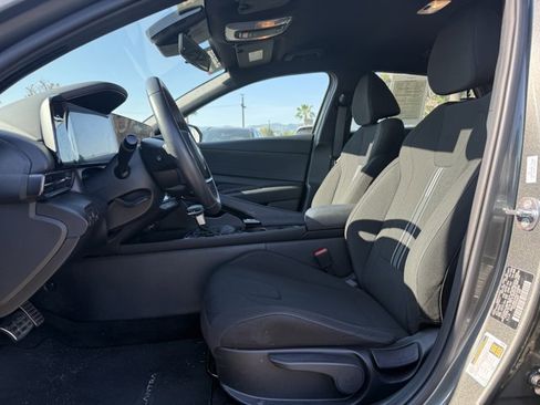 Certified 2025 Hyundai Elantra SEL image 8