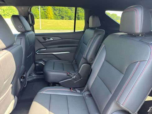 New 2026 Chevrolet Traverse Z71 w/ Enhanced Driving Package AWD/4WD image 24