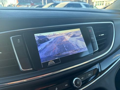 Used 2020 Buick Enclave Essence image 32