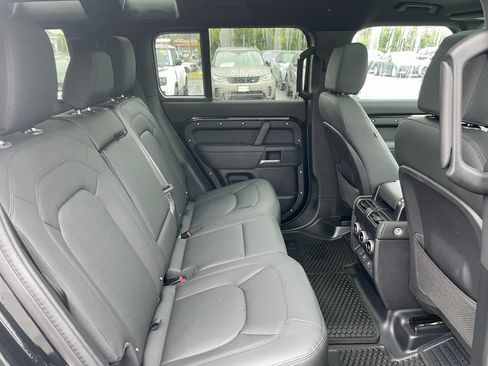 Certified 2025 Land Rover Defender 110 X-Dynamic SE AWD/4WD image 31