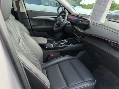 Used 2024 Buick Envision Avenir AWD/4WD image 10