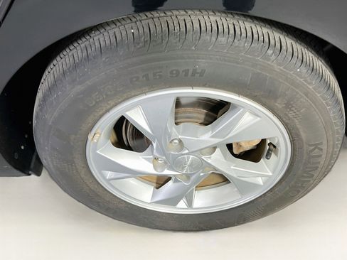 Used 2022 Hyundai Elantra SE w/ Cargo Package image 28